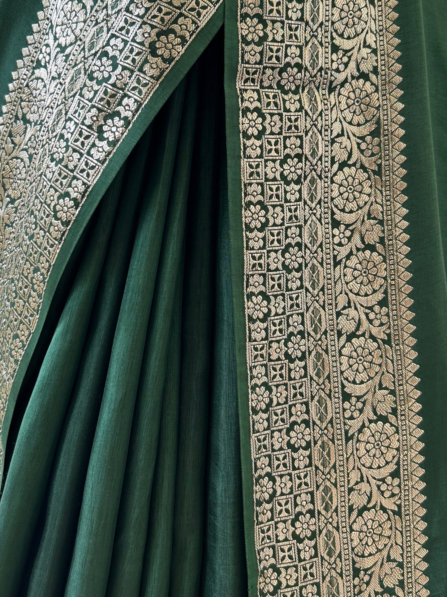 Dola silk saree - Bottle green