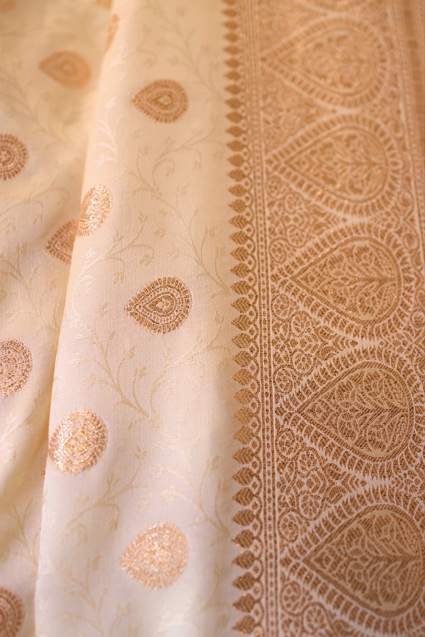 Zariwork silk saree - Cream