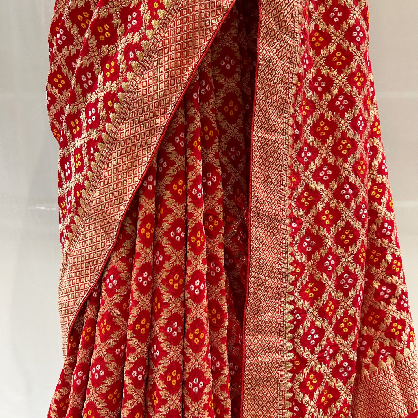 Red bandhani saree