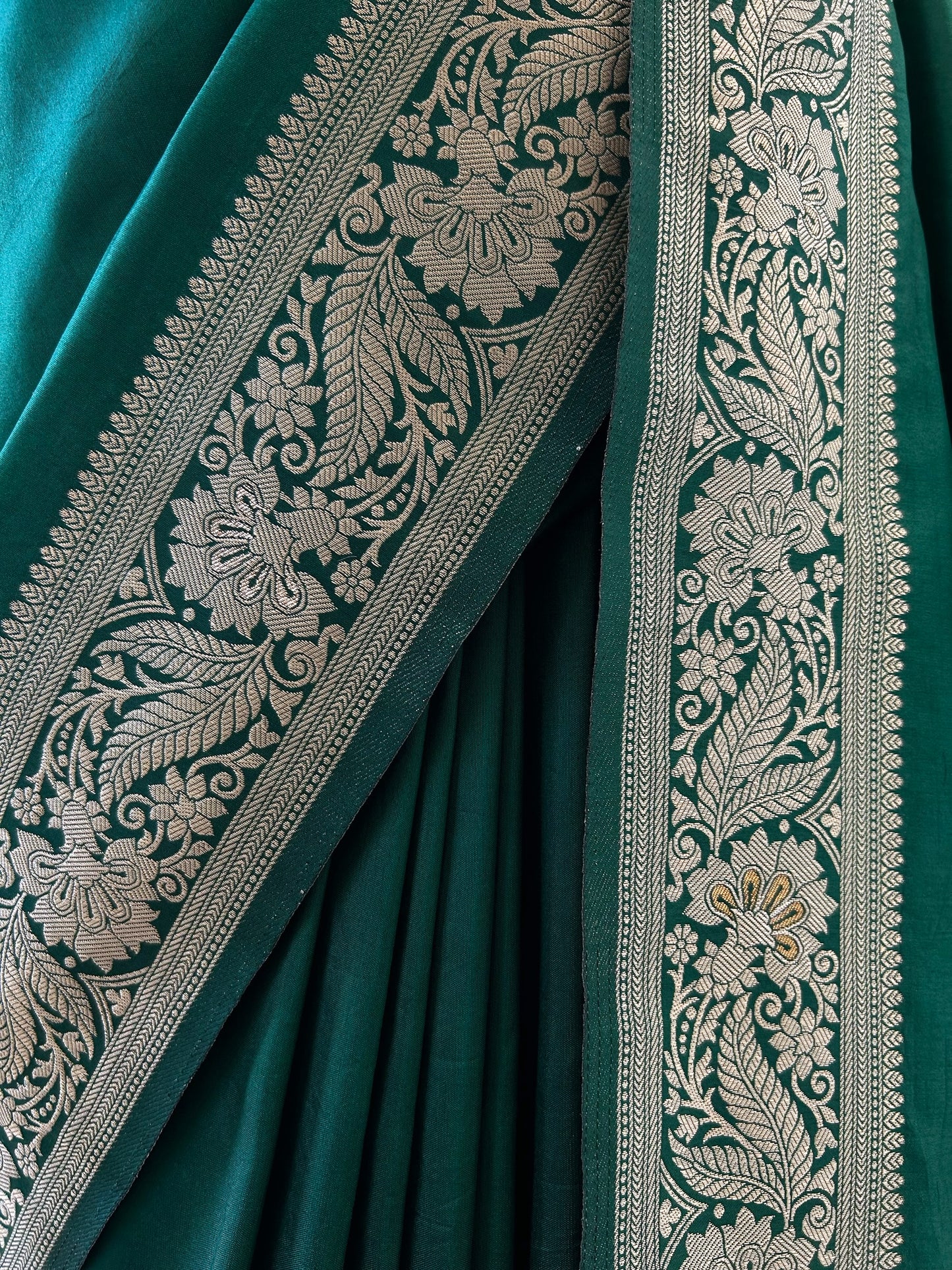 Soft silk saree - Bottle green