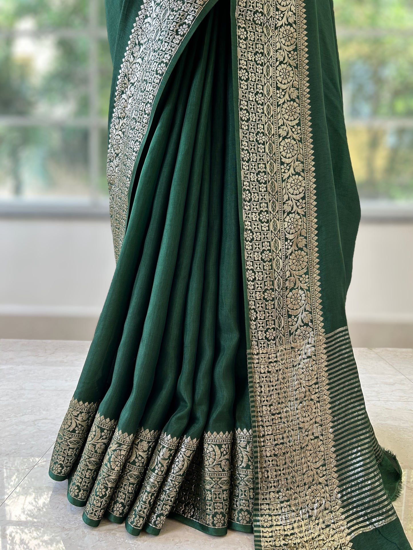 Dola silk saree - Bottle green